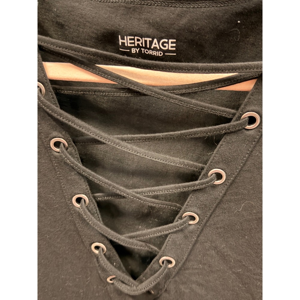 Heritage by Torrid Women Black Lace Up Grommet V-Neck Short Sleeve Knit Top 0 - Picture 3 of 3